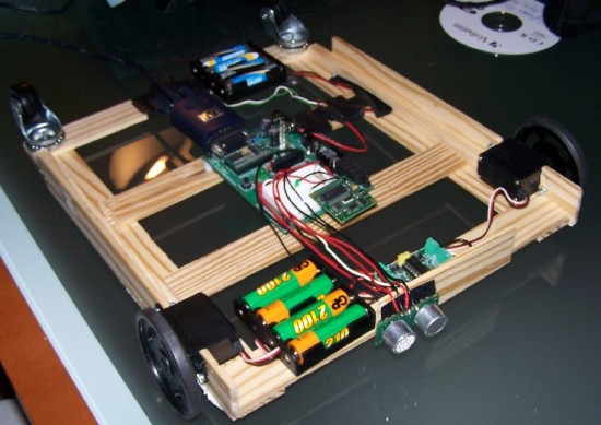 Aritza Etxebarria Ruiz: PORTABOT: Un robot telecontrolado sencillo y potente (Portabot, robot colaborador, wifi, telecontrol, webcam, sonar, brújula, visión, GPS, PDA, puerto serie)