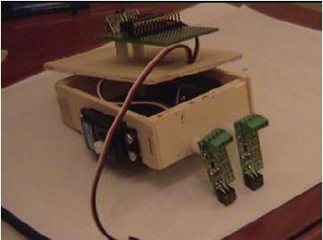 Aritza Etxebarria Ruiz: Aplicación del BASIC Stamp: un sencillo rastreador de líneas (robot rastreador, autónomo, pbasic, sensores, puerto paralelo, servos)